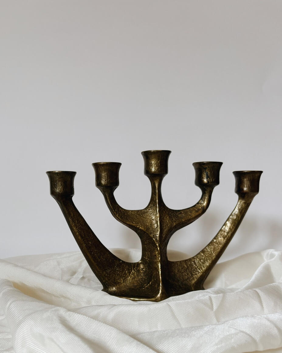 Brutalist Holst Dalbeck brass candelabra with five arms in organic sculptural shape on draped fabric